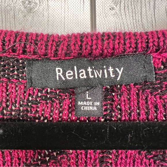 Relativity Geometric Sweater Dolman Sleeve Fringe Bottom Size L - Picture 4 of 8